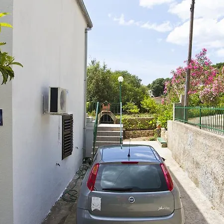 Holiday Olivari Tisno